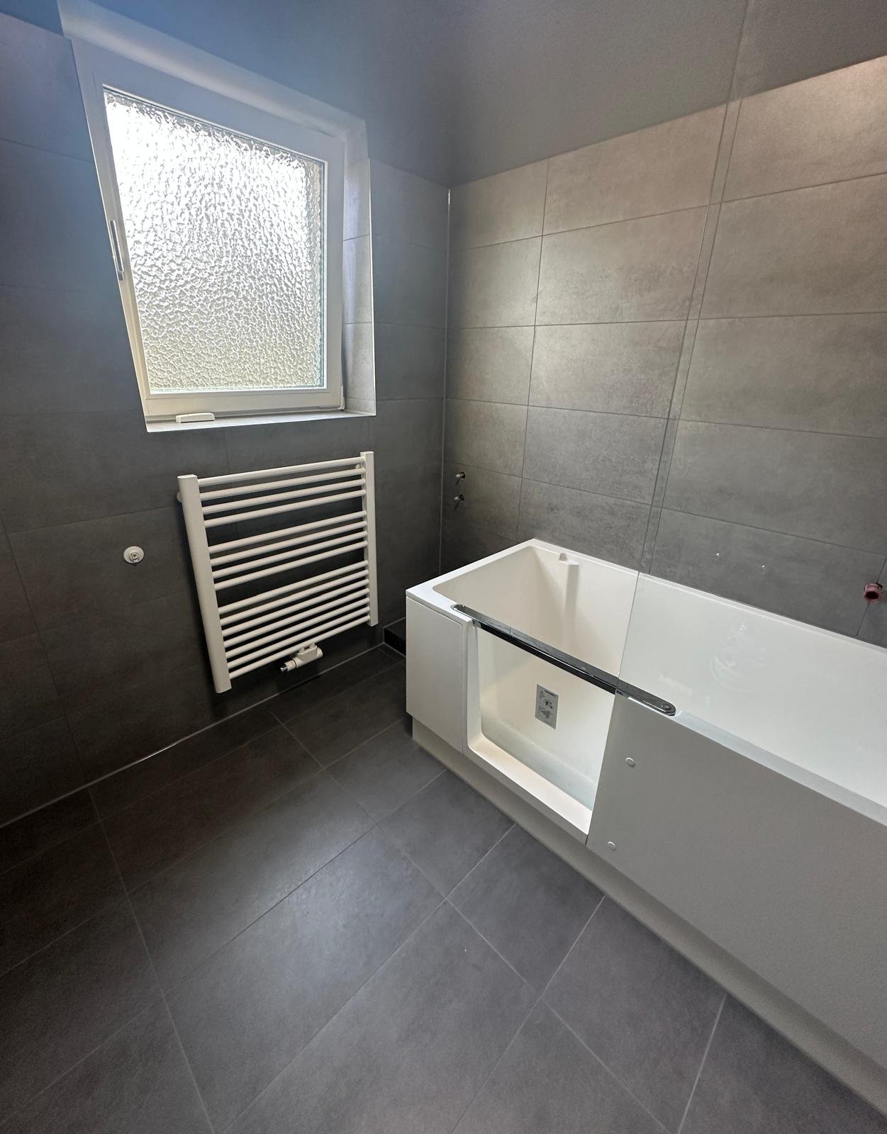 Barrierefreie Badewanne &ndash; Badsanierung K&ouml;nigswinter