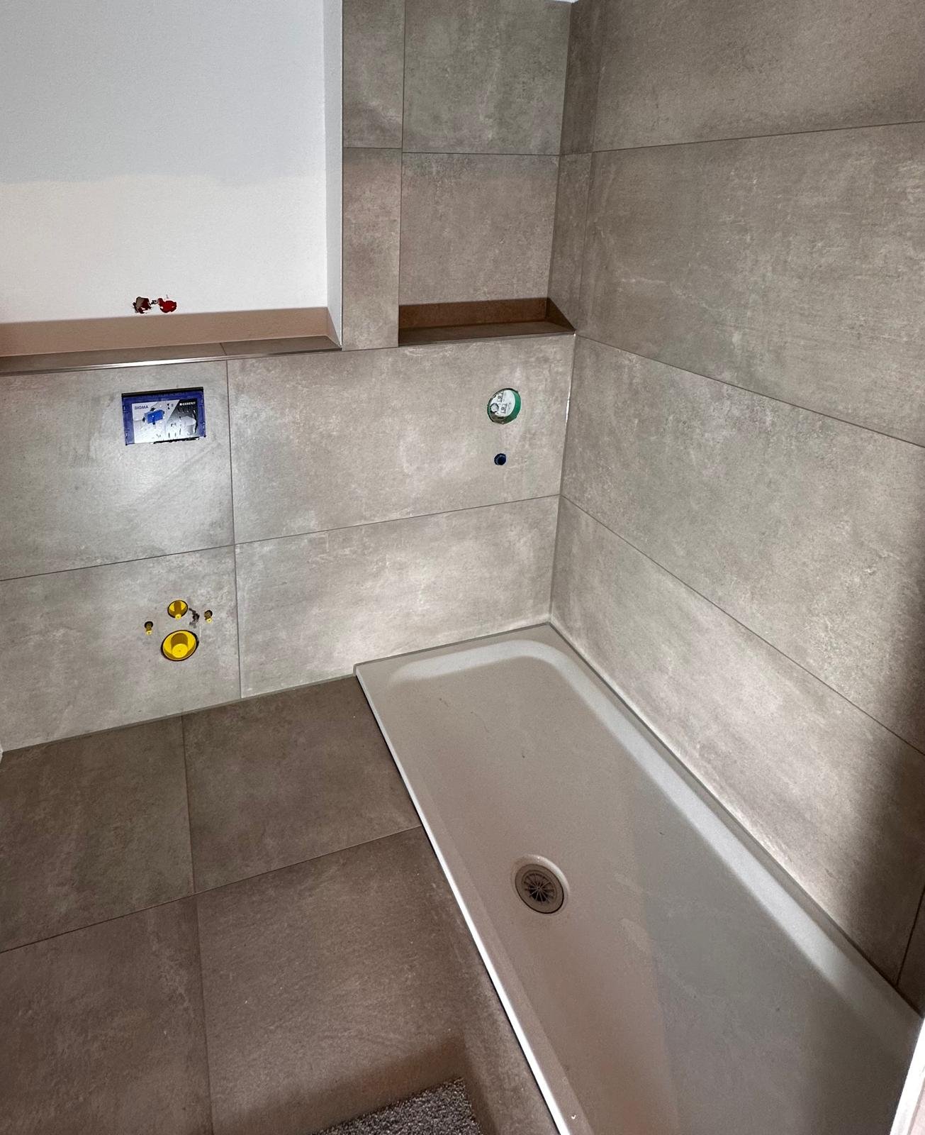 Badewanne im sanierten Badezimmer